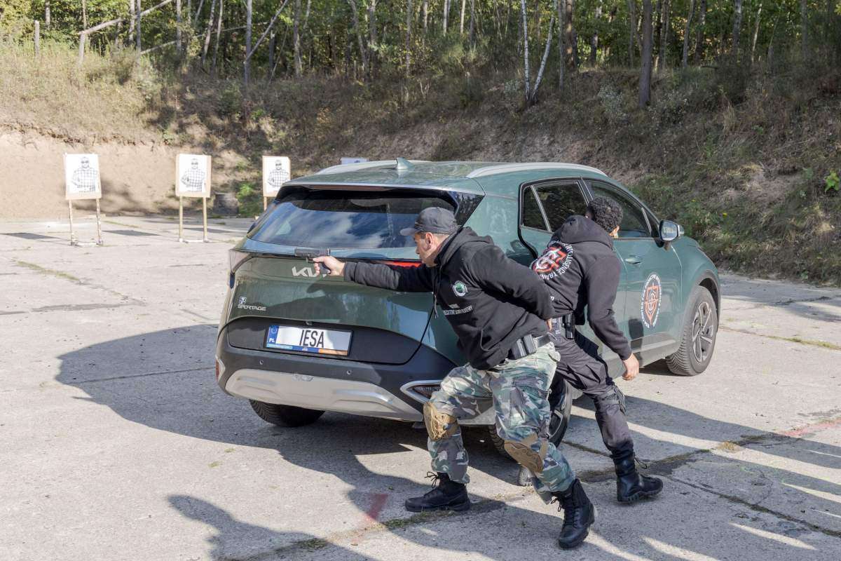 Trainees during the 5-Day Close Protection Operative Training practicing tactical movement and VIP protection under IESA instructors.